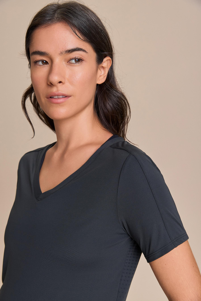 Camiseta V Equilíbrio Stretch Preto LIVE!