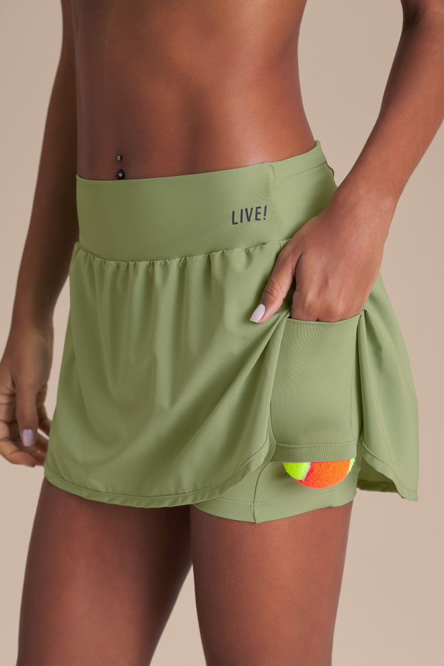 Saia Fitness Feminina LIVE! Dryside Herbal Green com Shorts Interno e Bolsos