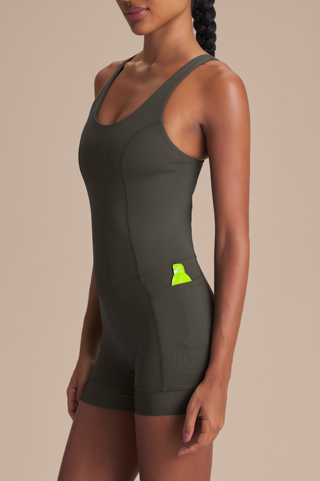 Macaquinho Fitness Feminino LIVE! UnderFree ByNature Obsidian Grey com Bolsos