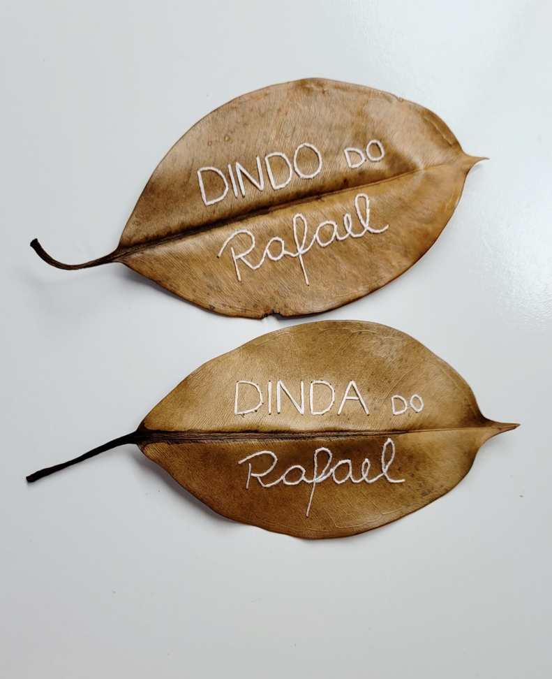 Folha Bordada Dindo e Dinda Caixa Acrílica - #4
