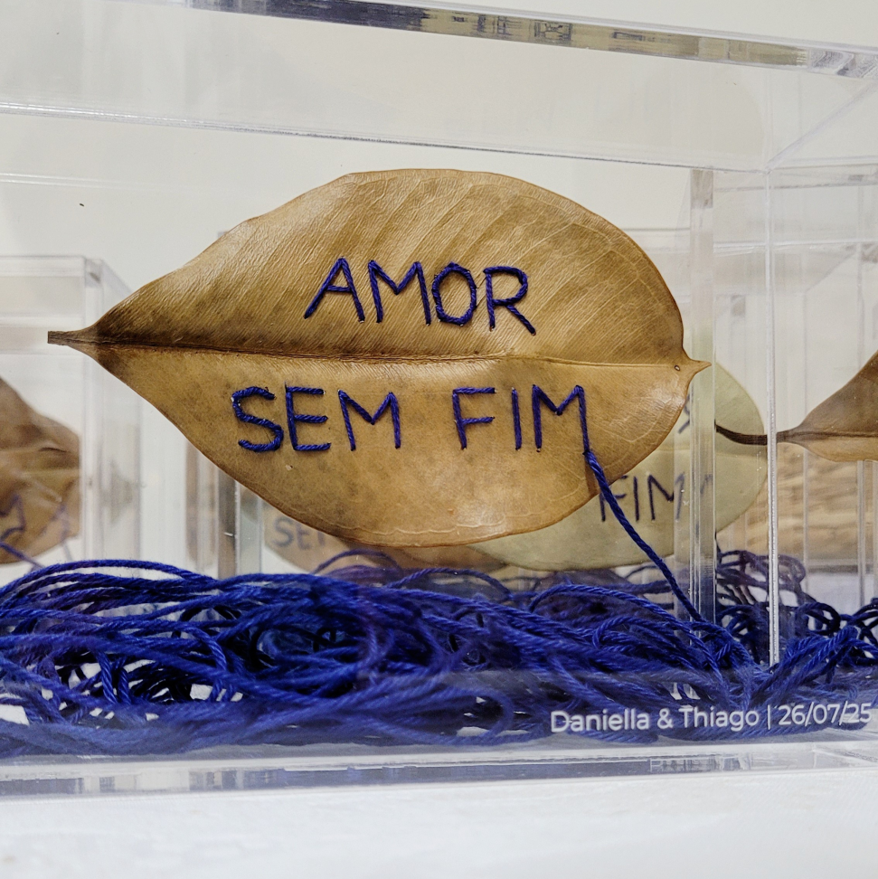 Folha Bordada Felicidade/Amor Sem Fim Caixa Acrílica - #5