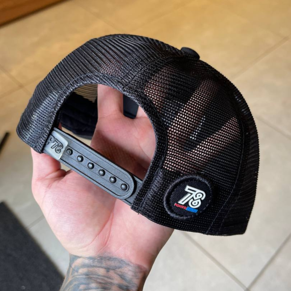 BONÉ TRUCKER PONTO 78 - CLASSIC BLACK LOGO