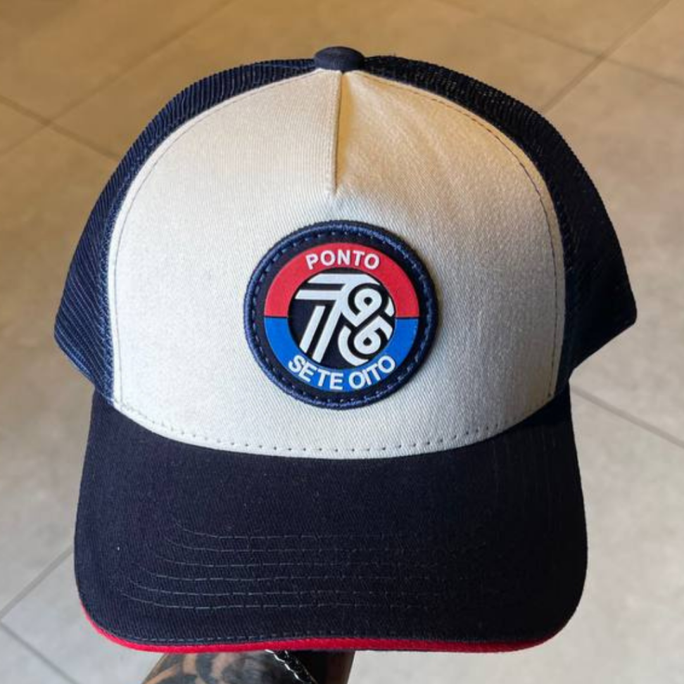 BONÉ TRUCKER PONTO 78 OFF-WHITE & NAVY – CLASSIC EDITION