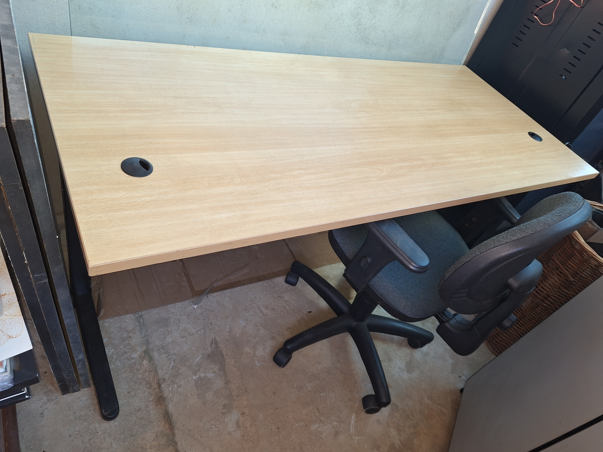 Mesa de escritório grande