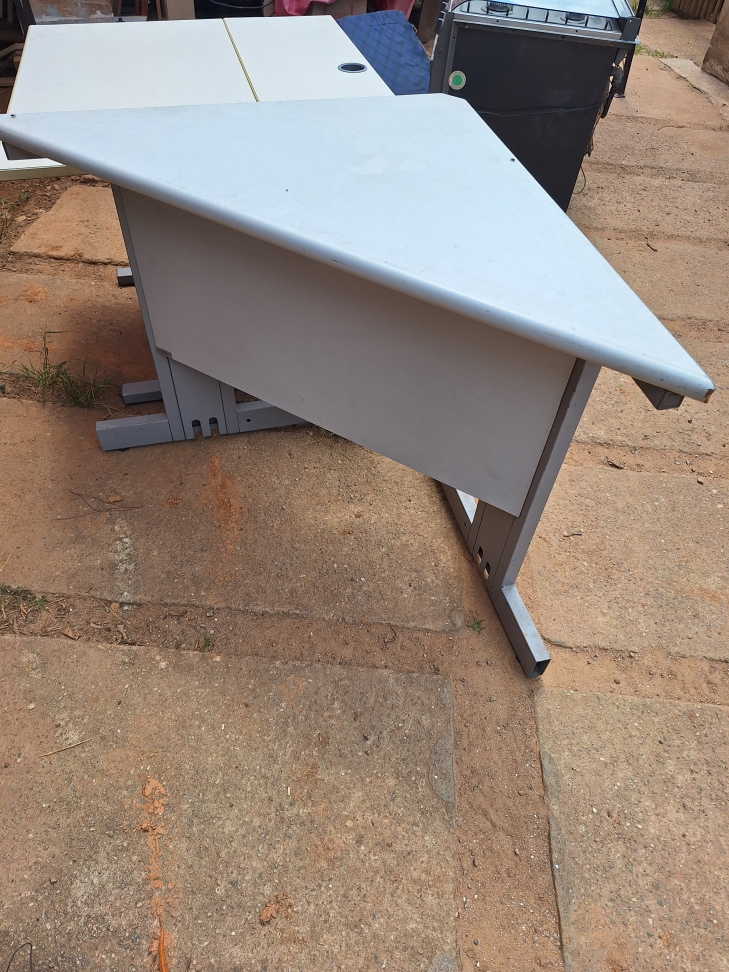 Mesa de canto triangular