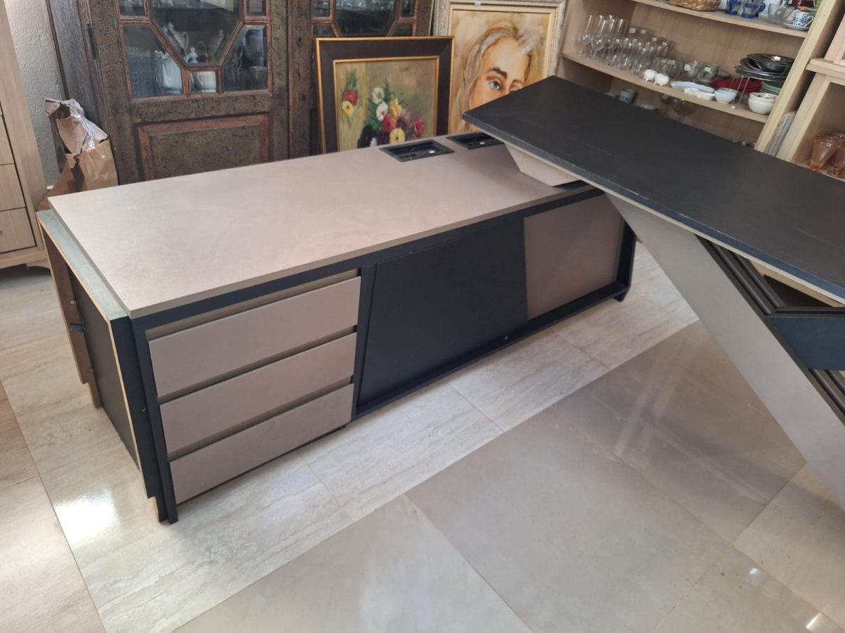 Balcão e mesa de escritório em "L"