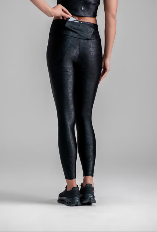 Legging Larulp preto estampa onça