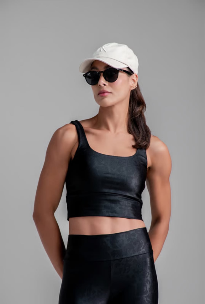 Top Larulp preto estampa onça