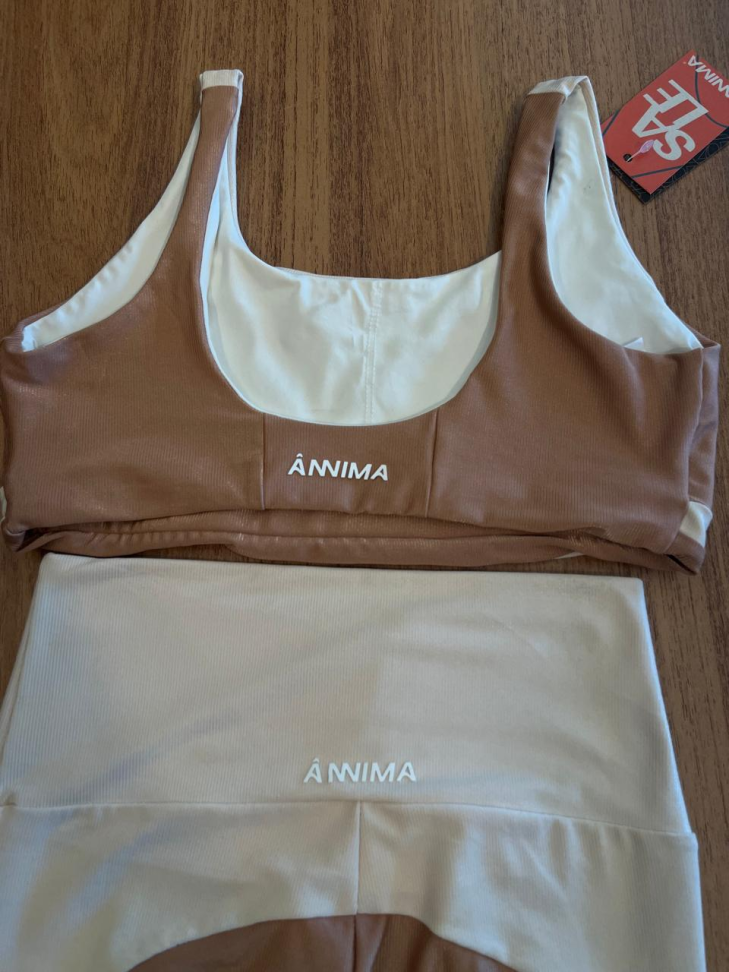Conjunto Ânnima, bege com Branco