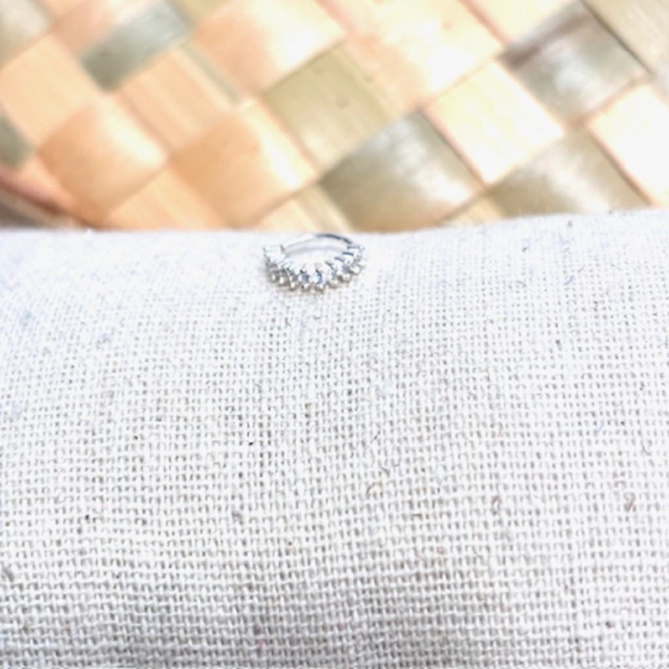 Piercing furo Cravejado