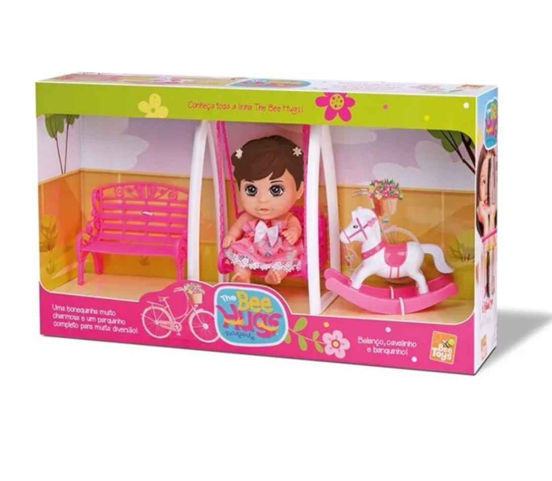 Boneca Mini Bee Hugs Parquinho Com Acessorios E Banquinho