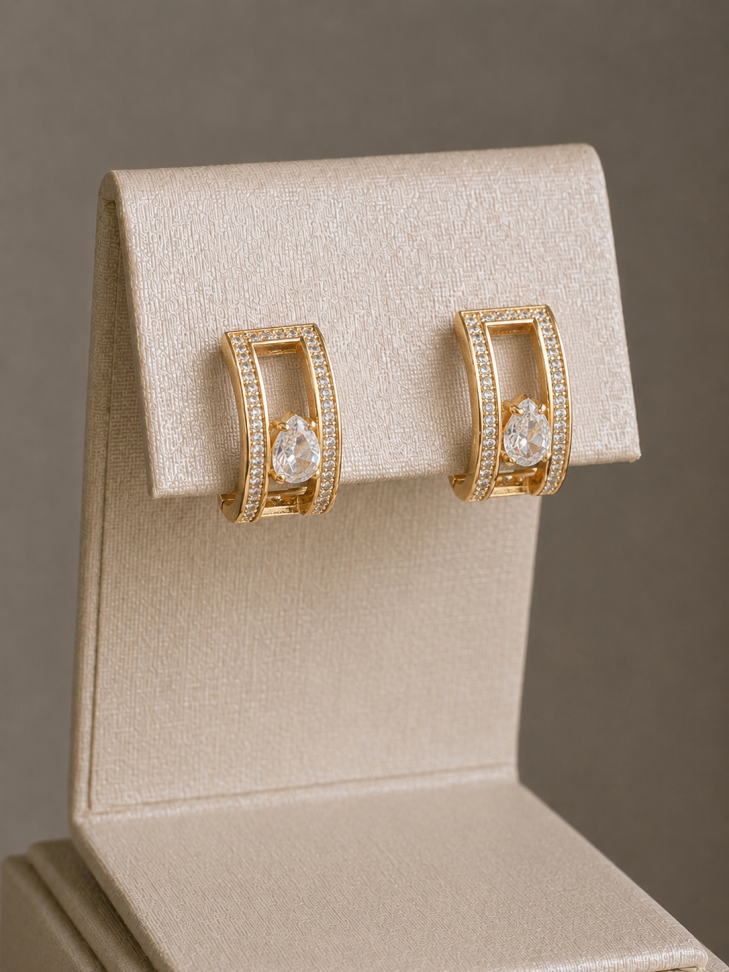 Brinco argola vazada com gota cristal