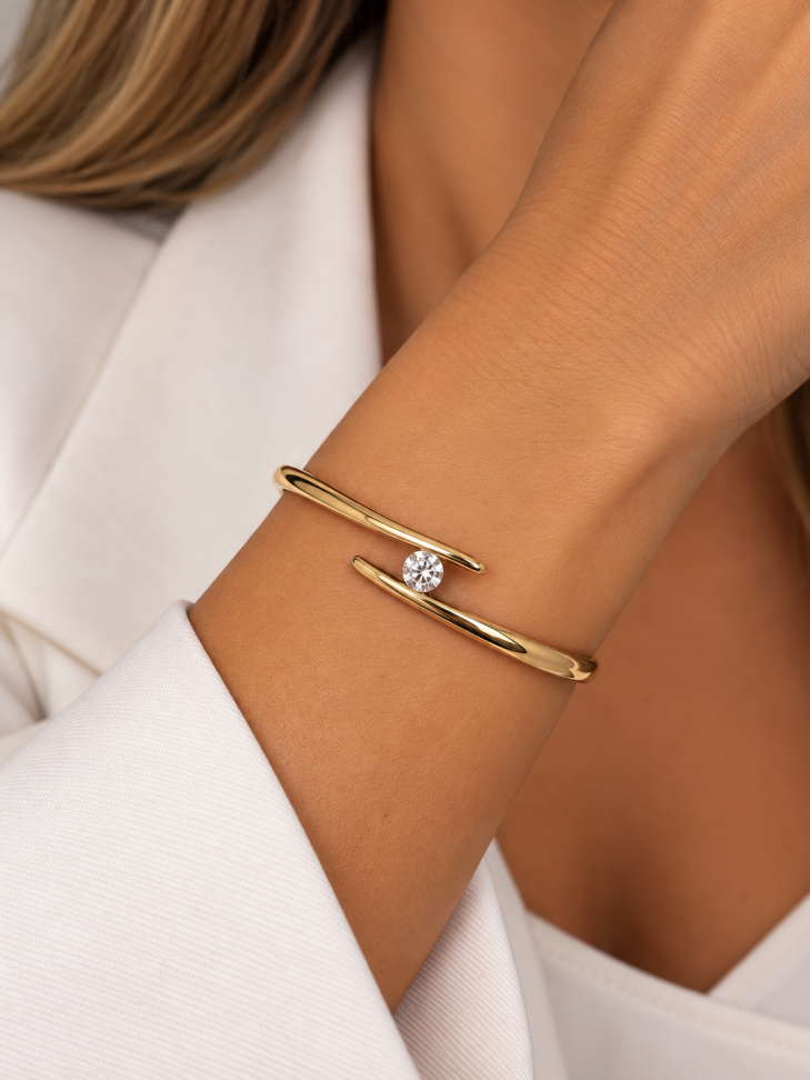 Bracelete liso com ponto de luz