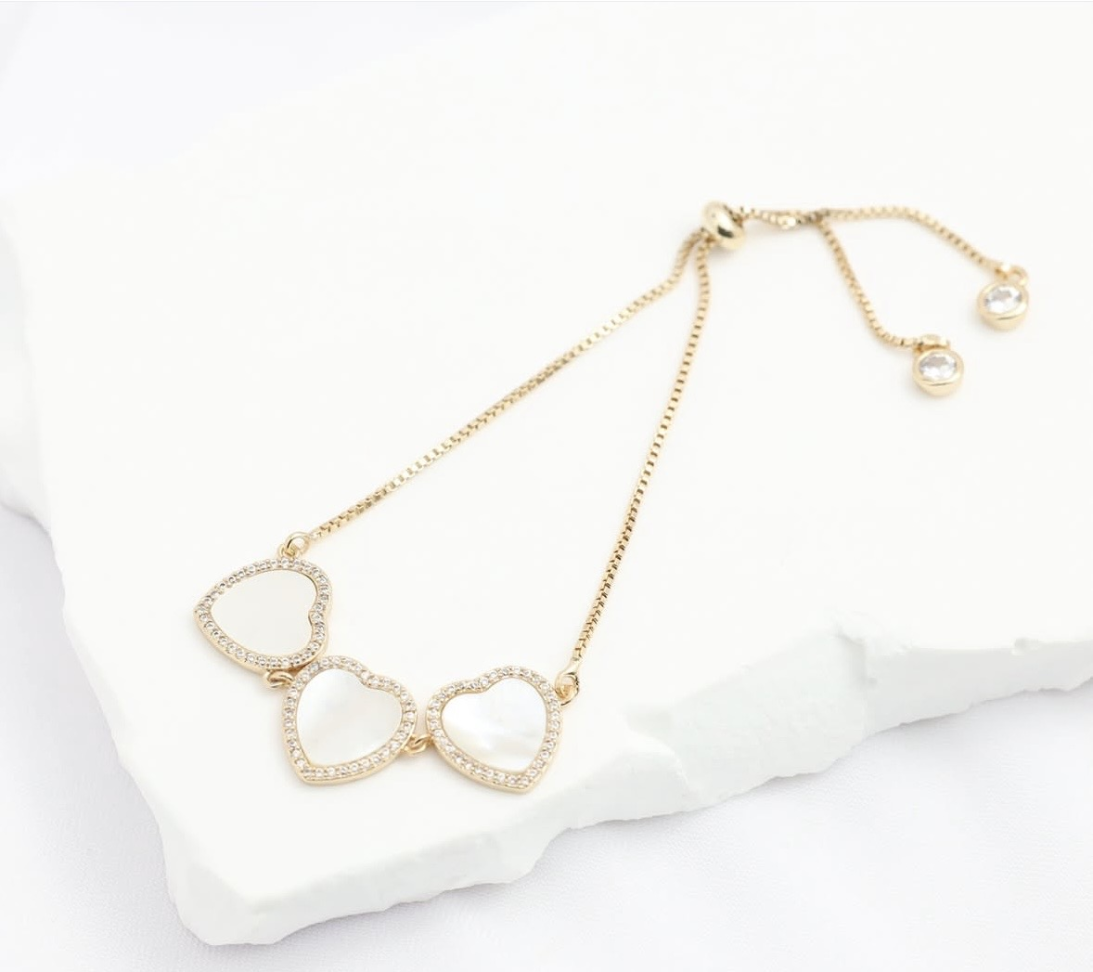 Pulseira corações madrepérola
