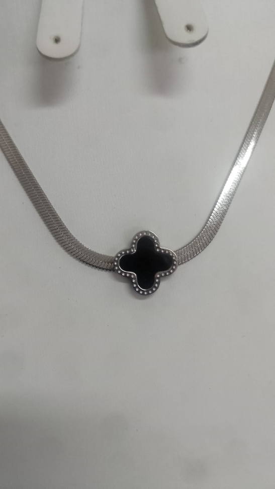 Colar Choker Malha com Trevo