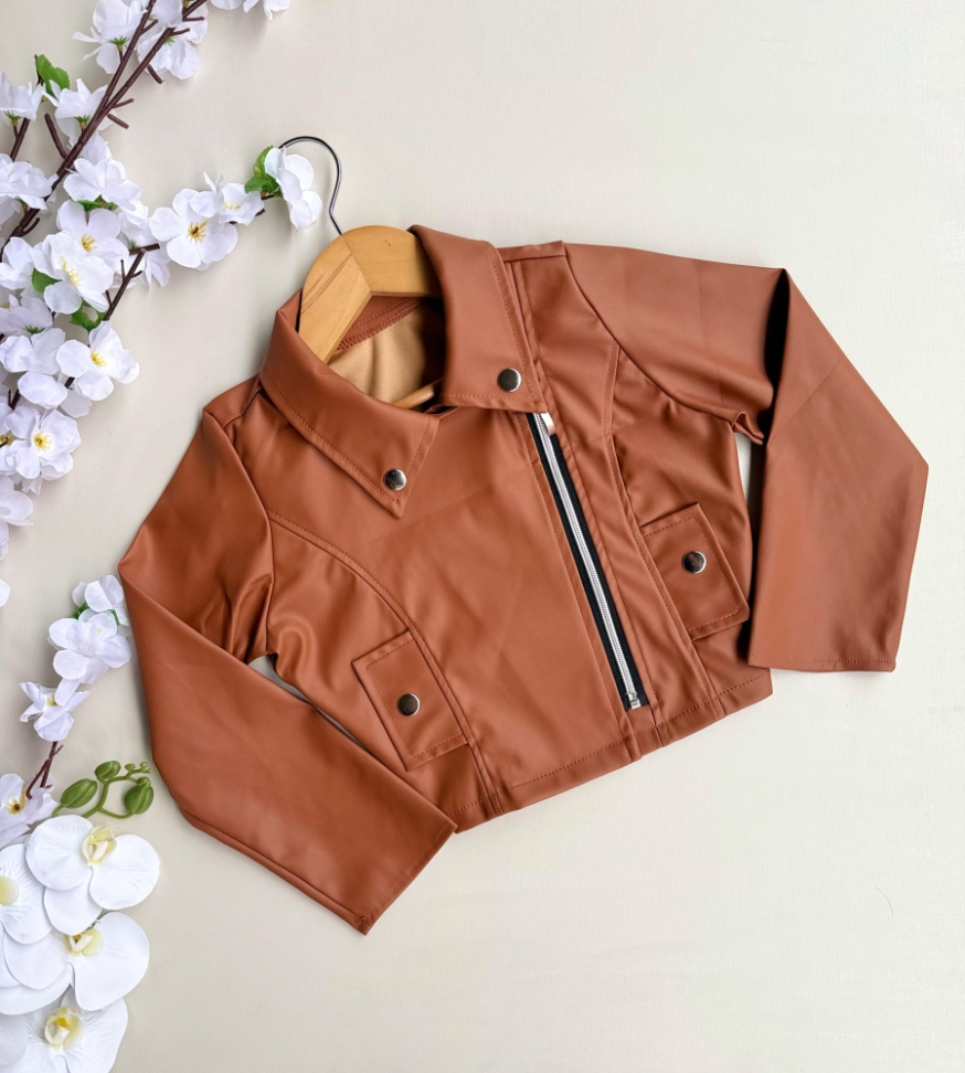 Conjunto de Jaqueta de Couro Fake + Short-Saia - Marrom