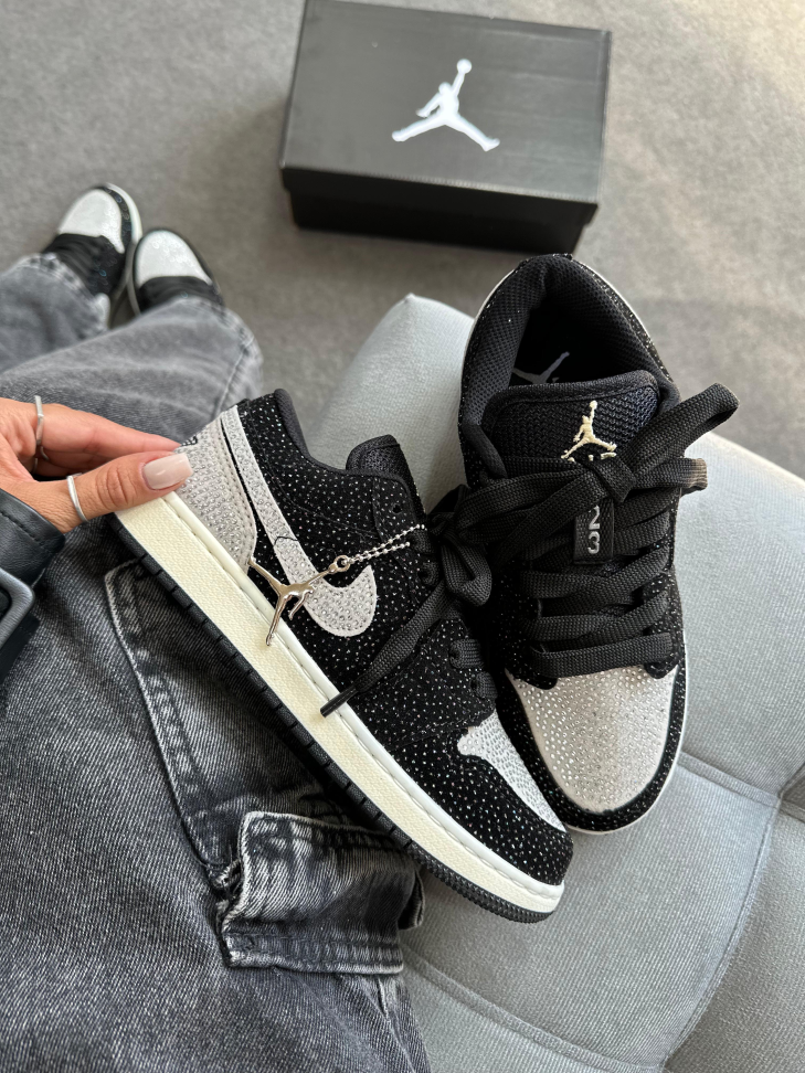 Jordan Low Crystal Black & White