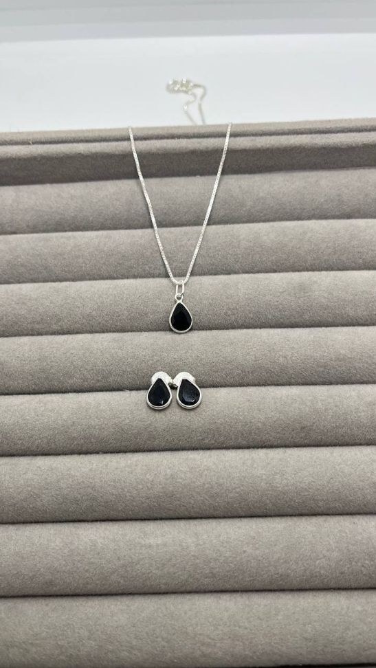 Conjunto ponto de luz gota preto colar + brinco