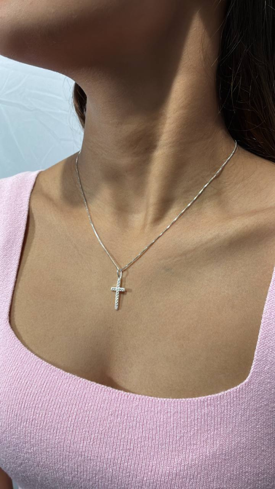 Colar crucifixo cravejado