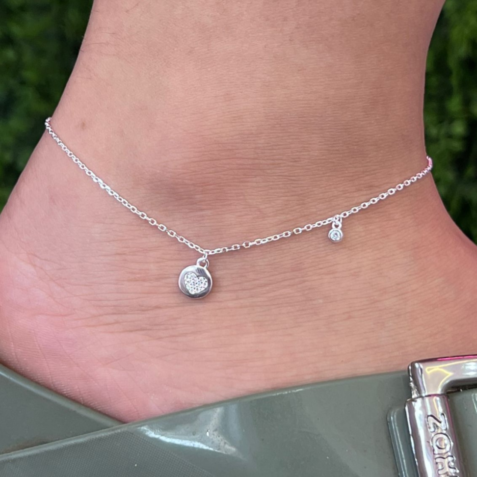 Tornozeleira Medalha Coração Cravejado com um Mini Ponto de Luz