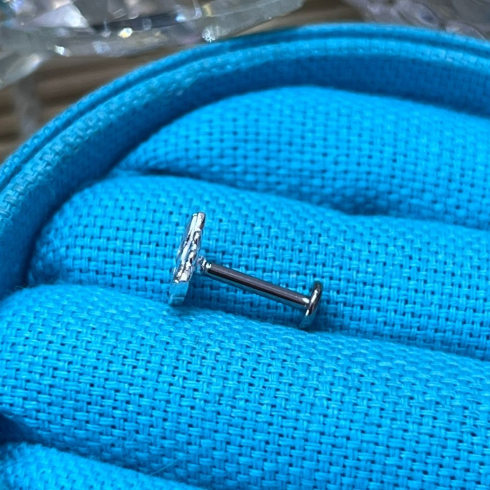 Piercing Labret Borboleta com Zircônias Embutidas