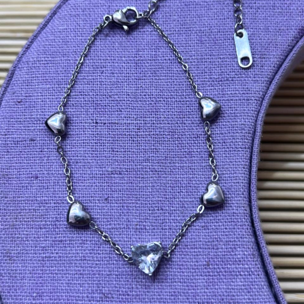 Pulseira 4 Corações com 1  Coração Zircônia em Aço Inox