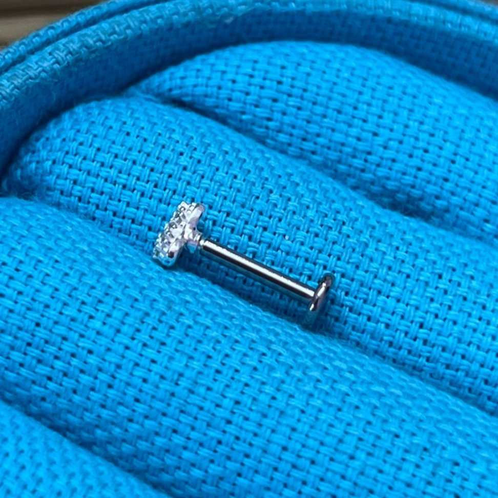 Piercing Labret Mini Coração Cravejado em prata 925