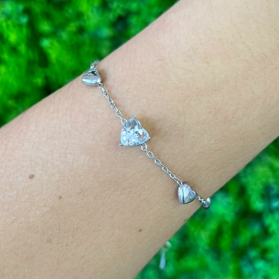Pulseira 4 Corações com 1  Coração Zircônia em Aço Inox