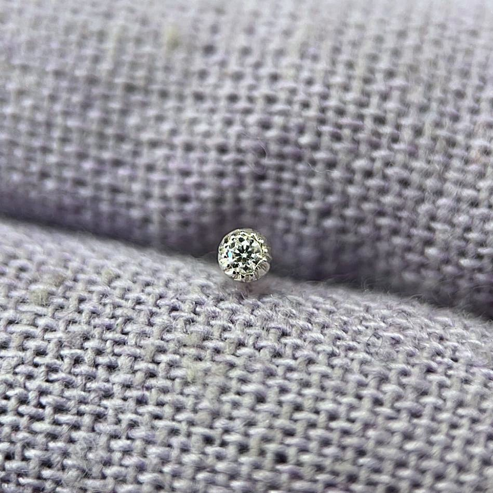 Piercing de Nariz tipo gancho Ponto de Luz Moissanite