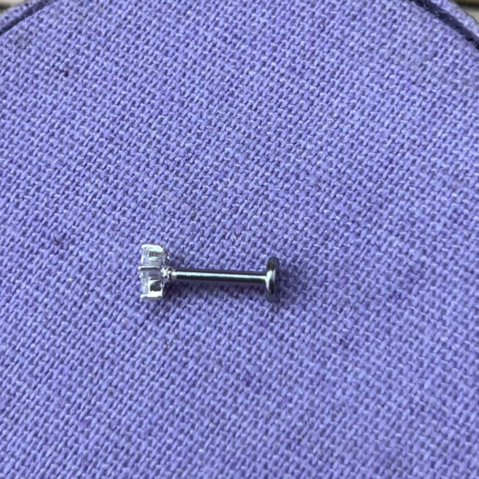 Piercing Labret Estrela Cravejada em prata 925