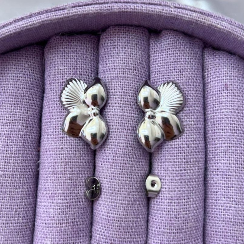 Brinco Meia Flor em Aço Inox