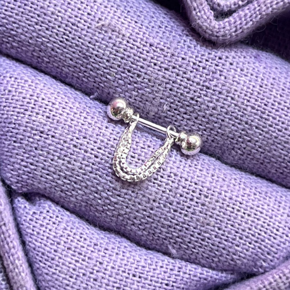Piercing Labret com Corrente