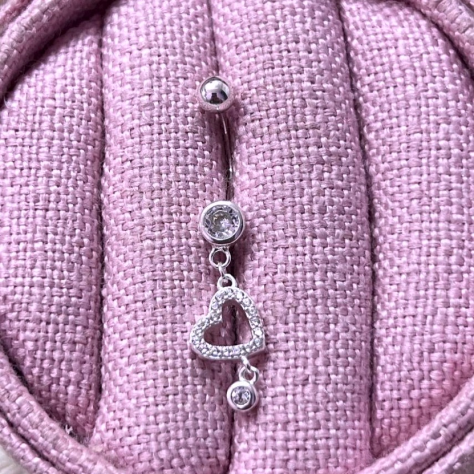 Piercing Umbigo Ponto de Luz com Coração Cravejada Pendente