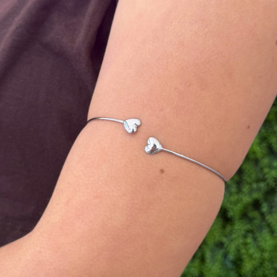 Bracelete para Braço 2 Corações em Aço Inox