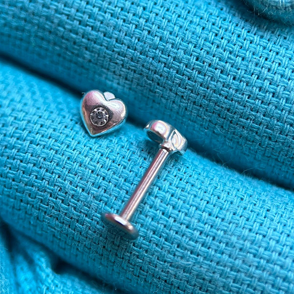 Piercing Labret Coração com um Ponto de Luz