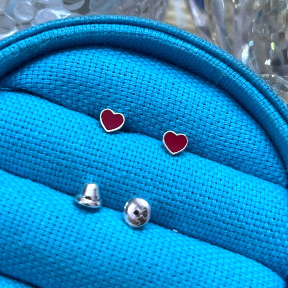 Brinco Baby Coração Vermelho Resina