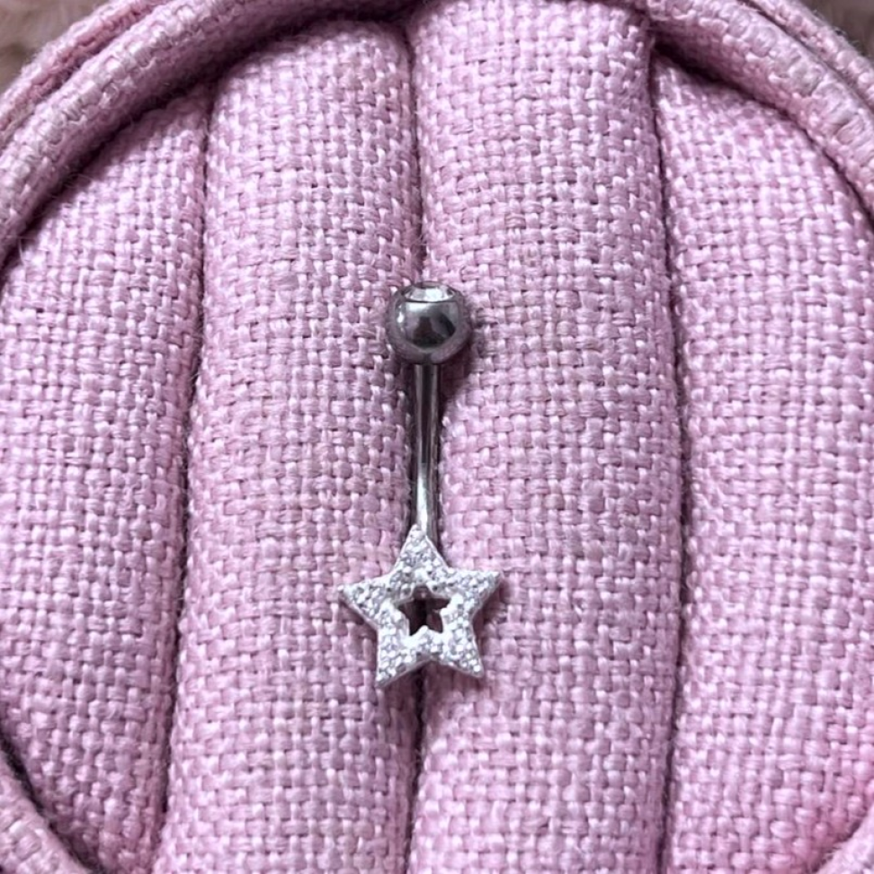 Piercing Umbigo Estrela Vazada Cravejada