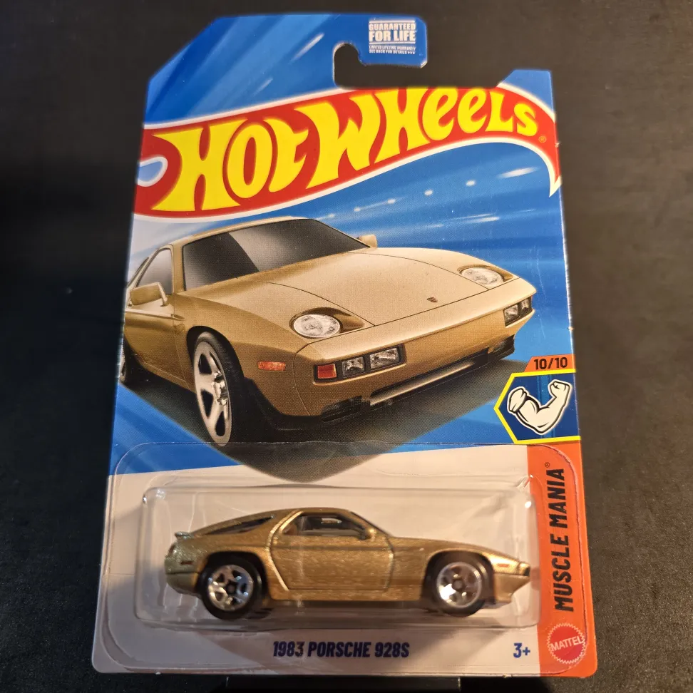 1983 Porsche 928S - Dollar General - Metalflake Champagne - 2025