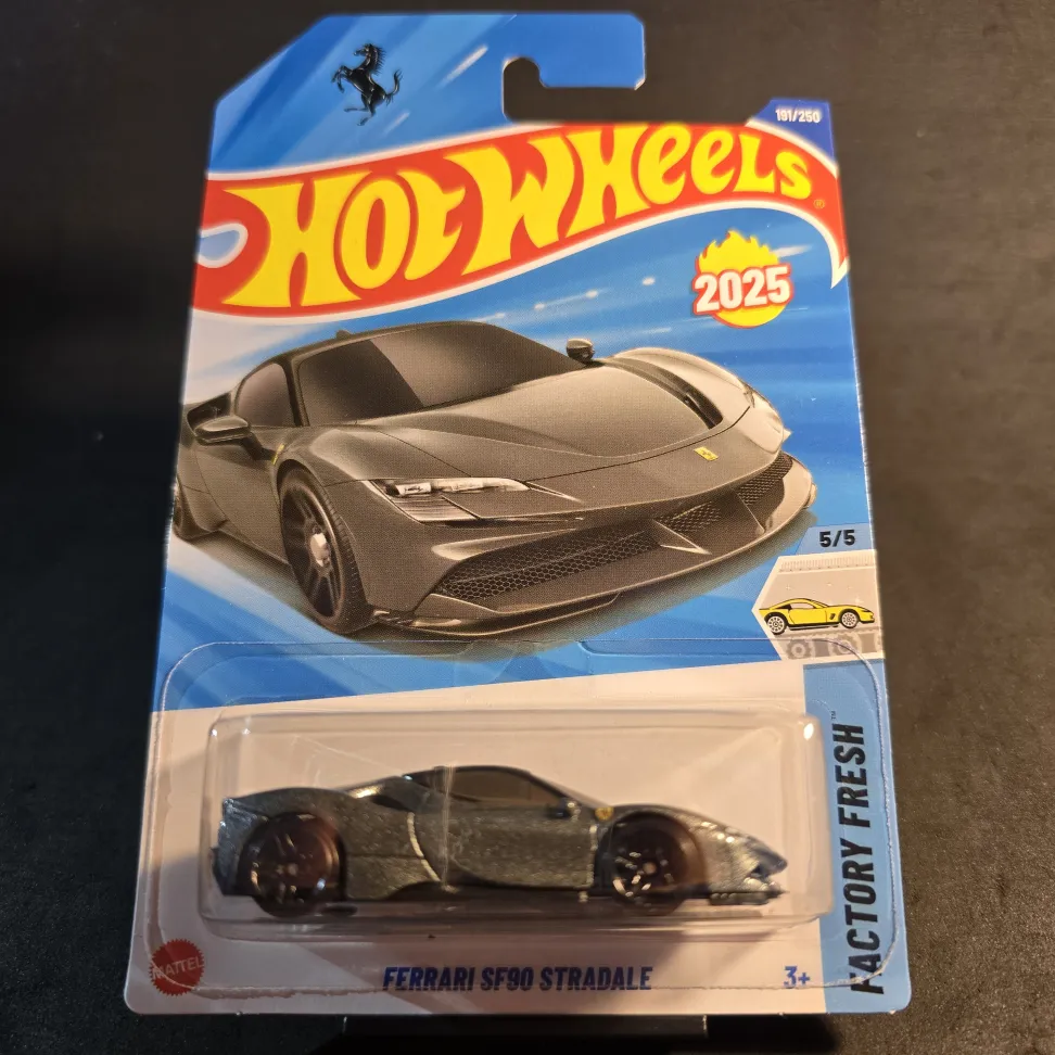 Ferrari SF90 Stradale - Metalflake Grigio Silverstone - 2025