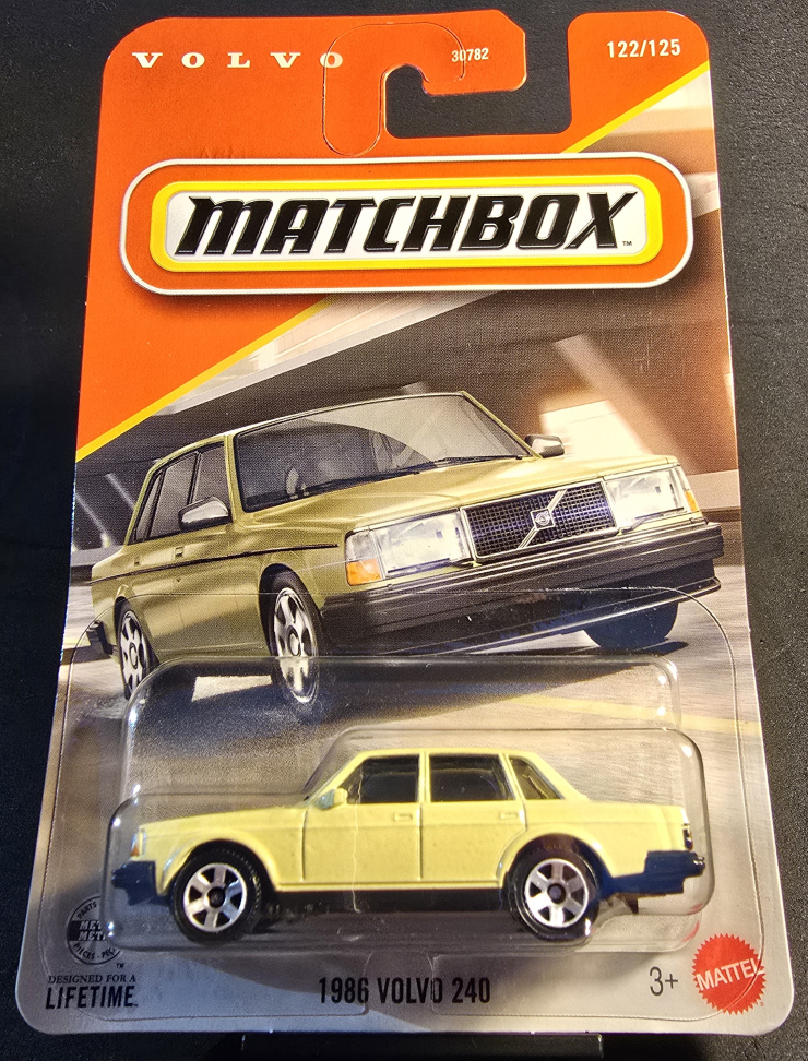 1986 Volvo 240 - Cream Yellow - 2026