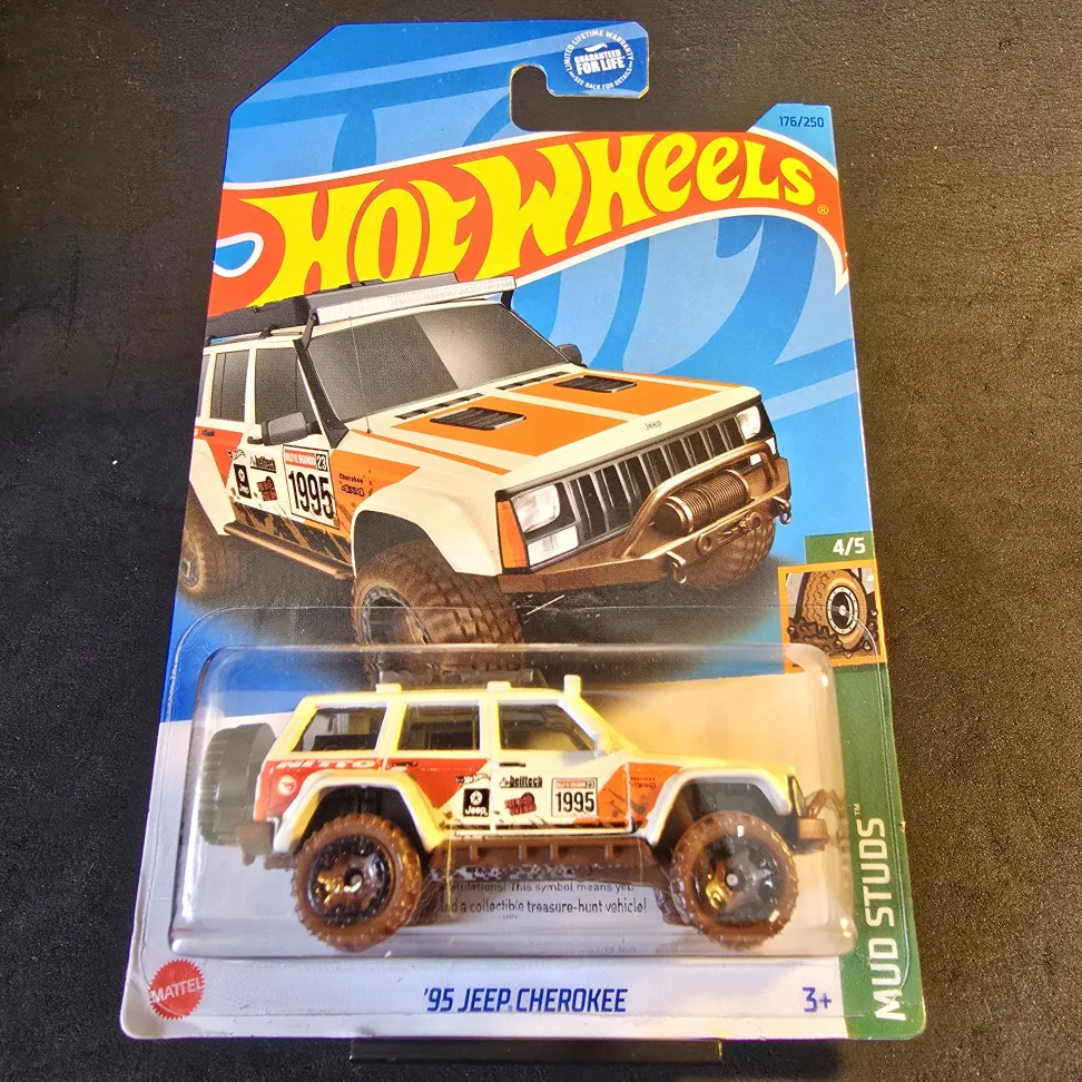 '95 Jeep Cherokee - Treasure Hunt - Off-white - 2023