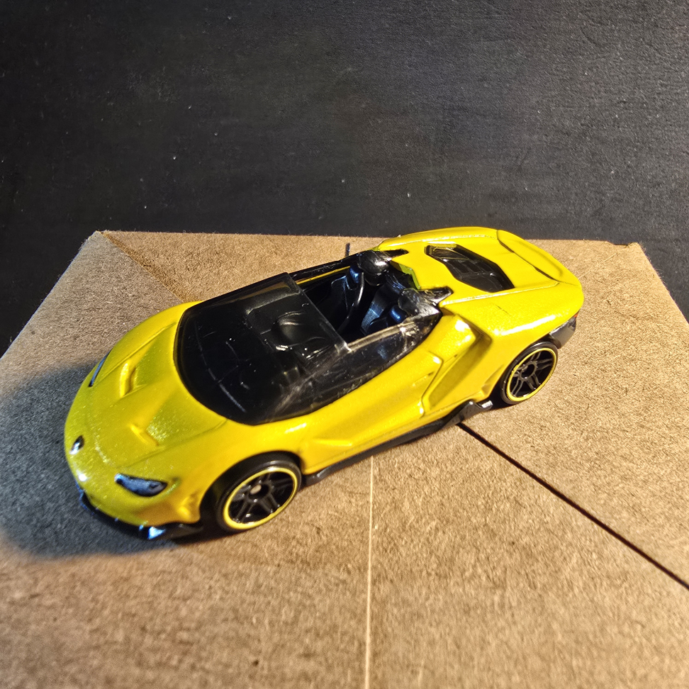 '16 Lamborghini Centenario Roadster - 	Giallo Orion - 2026 (LOOSE)