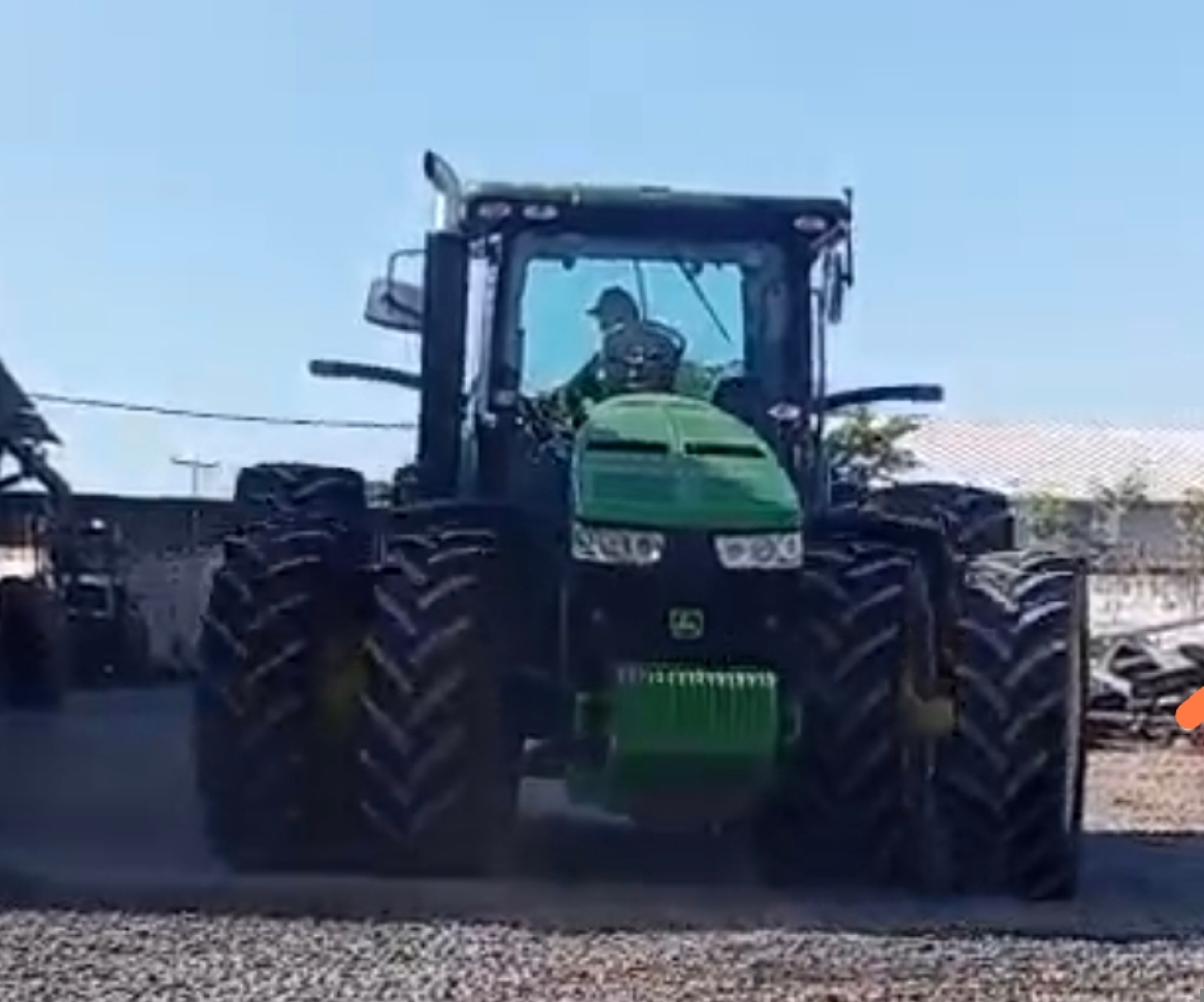 Trator John Deere 8335 R