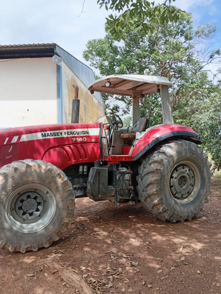 TRATOR MASSEY FERGUSON 7140 - #7