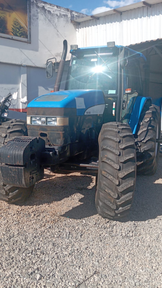 Trator New Holland TM135E