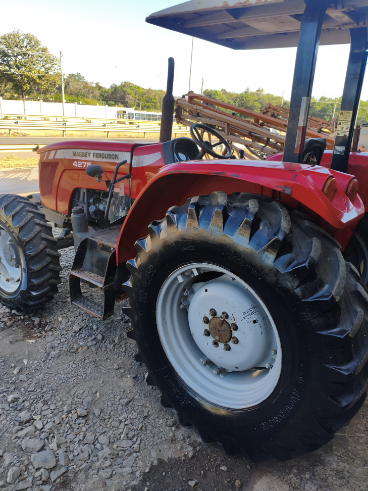 Trator Massey Ferguson 4275