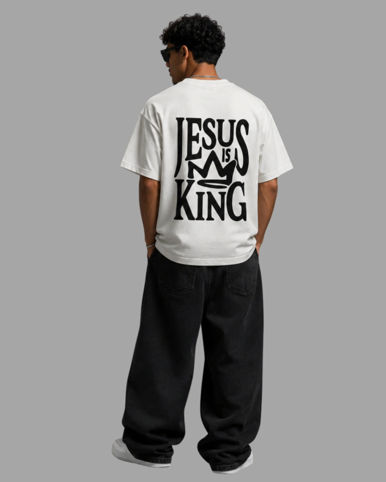 CAMISETA OVERSIZED ''JESUS IS KING''