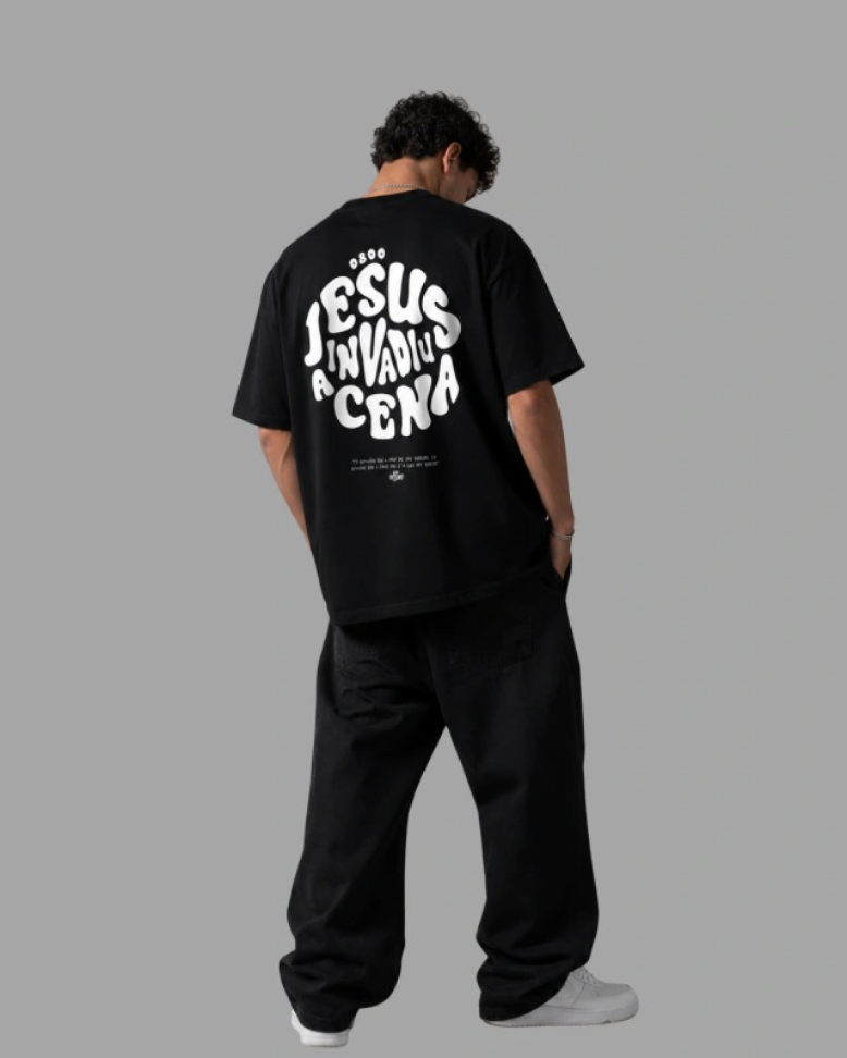 CAMISETA OVERSIZED ''JESUS INVADIU A CENA''