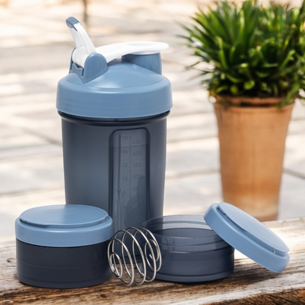 Coqueteleira Plástica 500ml com 2 Compartimentos e Misturador de Mola Inox