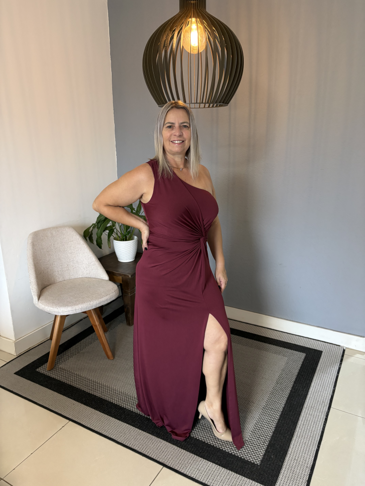 Vestido um ombro Marsala